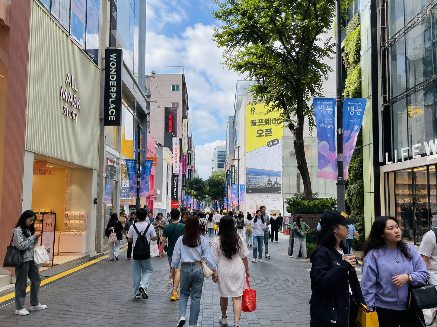Street view near Color Avenue in Myeongdong, Seoul